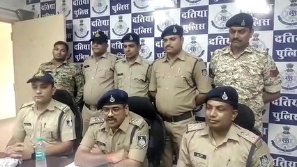 दो युवकों ने दोस्तों को गांव बुलाया, रात में चटकाए नौ घरों के ताले