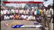 Farmers Protest On Road Demands CM KCR For Crop Damage Compensation At Wadlakonda_ Jangaon _ V6 News