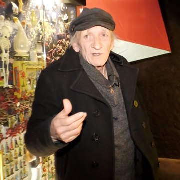 Bernard a créé le musée international... des arts modestes