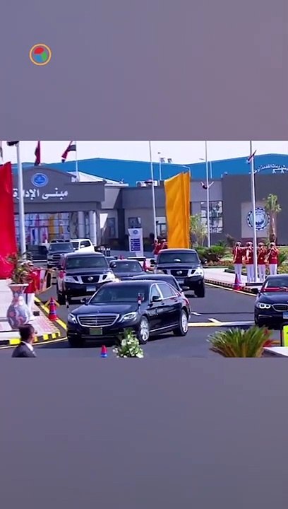 لحظة وصول السيسي لافتتاح مجمع مصانع إنتاج الكوارتز بالعين السخنة