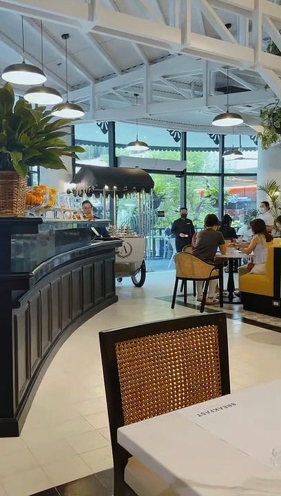 Breakfast at Antonio's, Robinsons Magnolia