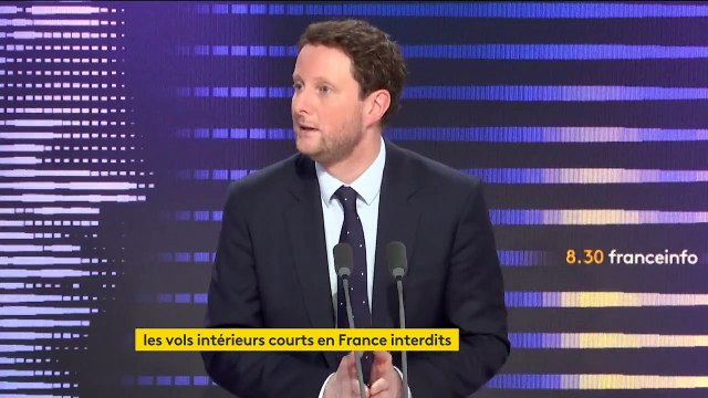 Le gouvernement a l'intention de durcir la règle qui interdit les vols intérieurs de moins de 2h30 en cas d'alternative suffisante en train, indique le ministre délégué aux Transports Clément Beaune - VIDEO