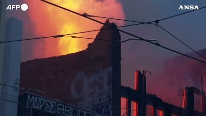 Gigantesco incendio divora un edificio a Sydney