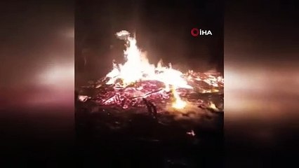 Köyde çıkan yangında 3 ev küle döndü