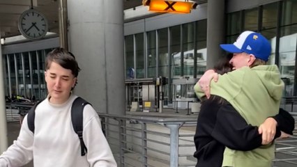Internet BFFs FINALLY reunite after 5 years and they couldn't be more excited!