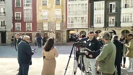 PP y PSOE coinciden haciendo campaña a los pies de la Catedral