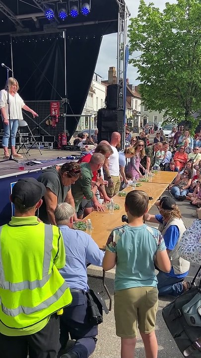 Glenn Walsh wins 15th consecutive title at World Watercress Eating Championships in Alresford
