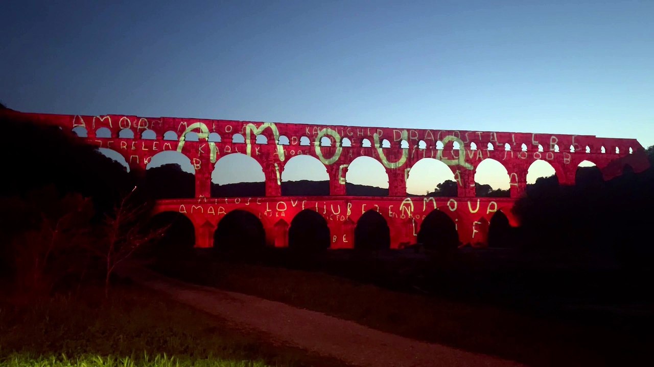 AH L'AMOUR ! - EXPOSITION AU PONT DU GARD - Projection