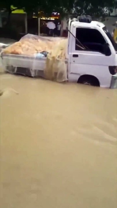 Fotos y videos: Lluvias causan inundaciones en Santo Domingo 2/2