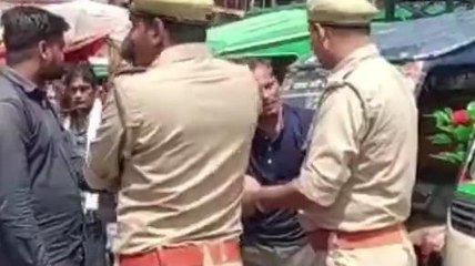 बाराबंकी: ऑटो चालक व शराबी के बीच मारपीट, पुलिस के आने के बाद हुआ यह...