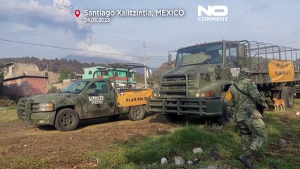 شاهد: بركان بوبوكاتيبيتل يواصل قذف الغازات والرماد