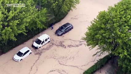 Ankara'yı sağanak vurdu: Araçlar suya gömüldü