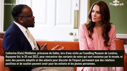 Download Video: Kate Middleton lumineuse working girl : surprenant tailleur et décolleté plongeant pour un rendez-vous en solo