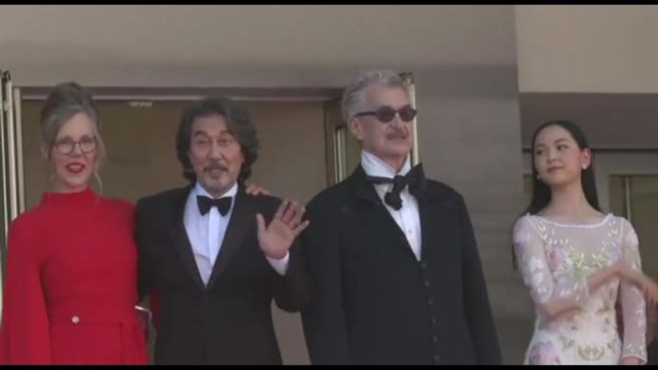Cannes il red carpet di Wim Wenders per "Perfect Days"