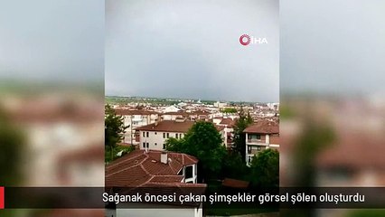 Sağanak öncesi çakan şimşekler görsel şölen oluşturdu