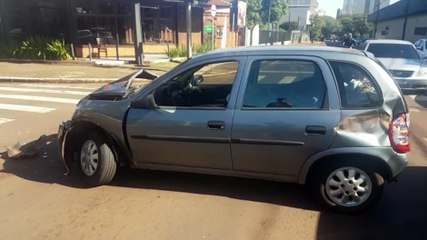 Corsa e caminhão se envolvem em acidente na Rua Erechim