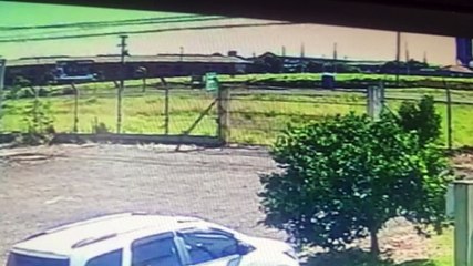 Vídeo mostra momento em que veículo sai da pista em acidente na 467