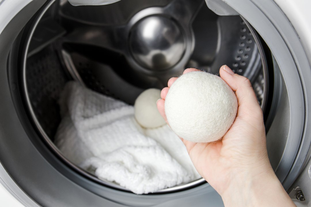 How to Use Dryer Balls for Perfectly Dry Clothing