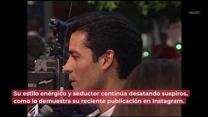 Chayanne enciende las redes mostrándose en bata de baño: "¿me la quito o me la dejo?"