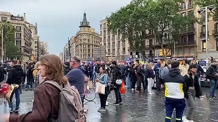 Colas para recoger una camiseta en la Manifestación de Desokupa