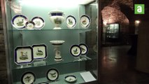 La collection de porcelaine de Tournai du musée des Arts décoratifs exposée dans la crypte de l'hôtel de ville