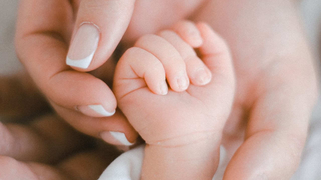 ¿Cuáles son las causas de la baja tasa de natalidad en Europa?