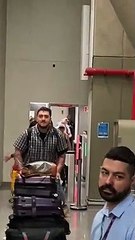 Após perder voo, fã cearense encontra Lana Del Rey em aeroporto