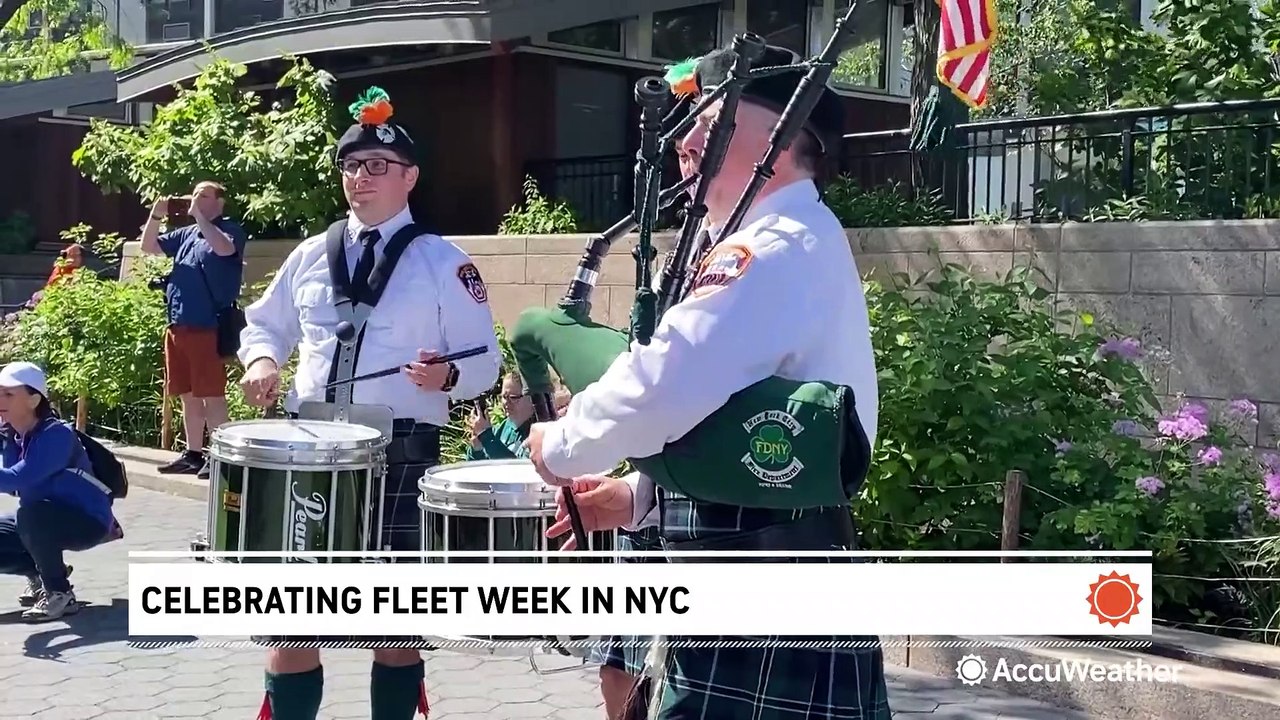 Big Apple welcomes Sailors, Marines and Coast Guardsmen