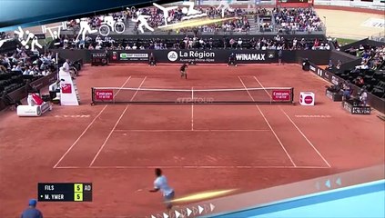 [스포츠영상] '황당한 분풀이'…라켓으로 심판 의자 부수고 실격