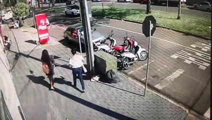 Umuarama: Homem furta capacete que estava guardado em compartimento de motoneta