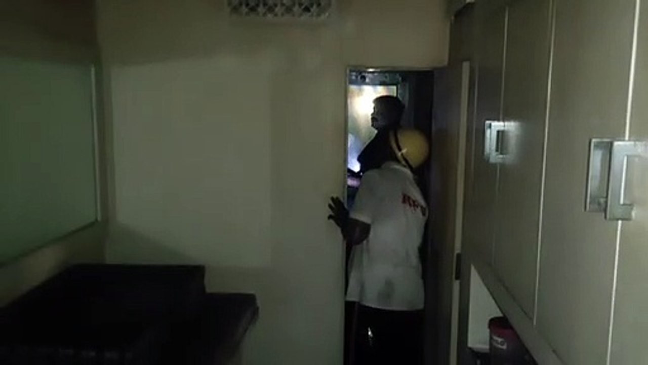 Fire in shop: आग से धधक उठा ब्यूटी पार्लर-हेयर कटिंग सैलून