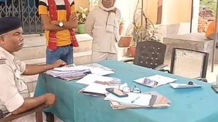 Video herunterladen: रोहतास: बकाया पैसा मांगने गए किसान पर जानलेवा हमला व फायरिंग, जांच में जुटी पुलिस