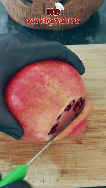 Pomegranate Life Hack : easy way to open a pomegranate✨ what do you want to see next?: #shorts