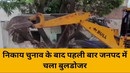 देवरिया: अवैध अतिक्रमण पर चला प्रशासन का बुलडोजर, दुकानदारों में मचा हड़कंप