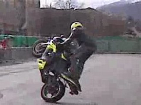 Salon de la moto 2008 à munster et le stunter Simon