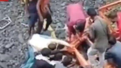 सिंगरौली: कोयला लोड डंफर अनियंत्रित होकर पुलिया से गिरा, चालक हुआ घायल