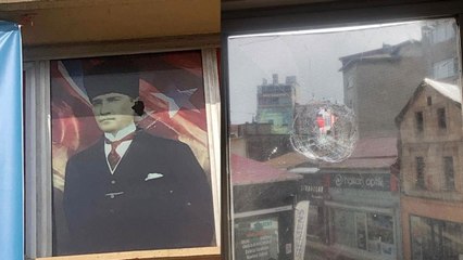 CHP binasını taşladılar