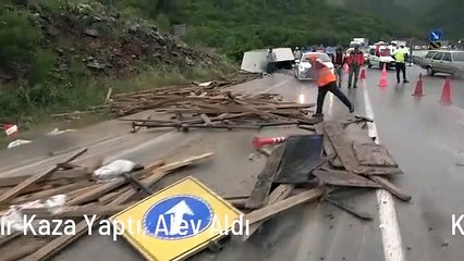 Kimyasal Yüklü Tır Kaza Yaptı, Alev Aldı