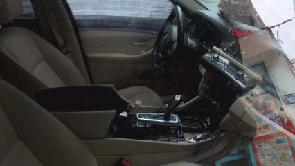 Otomobilin hayalet ekranını çalan şüpheliler kamerada