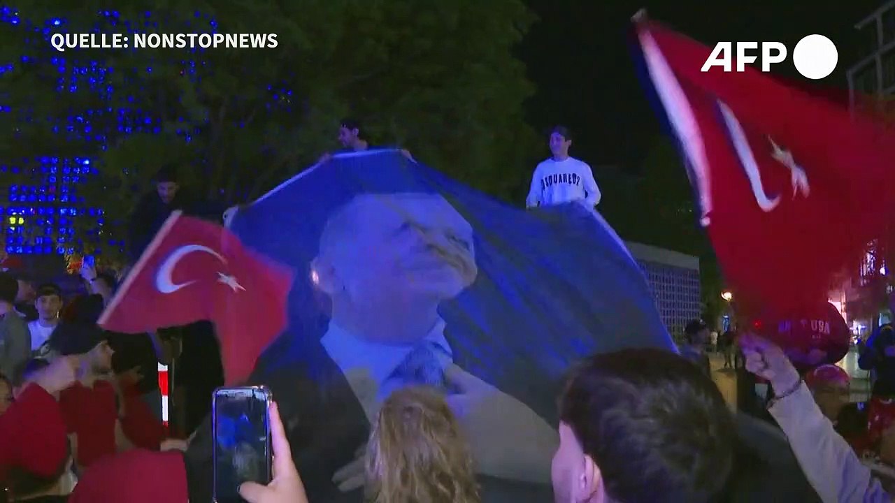 Erdogan-Anhänger in Deutschland feiern auf den Straßen