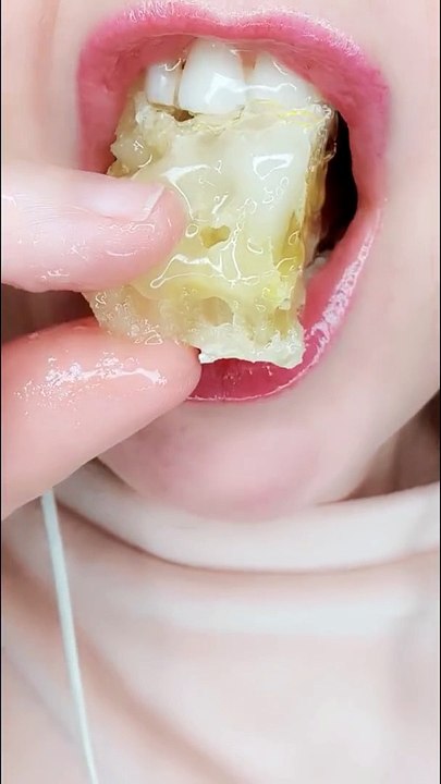 ASMR EATING MOST POPULAR SATISFYING FOODS HONEYCOMB SEA GRAPES NIK-L-NIP MUKBANG FOODS