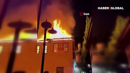 Antalya’da 22 milyon liraya satışta olan tarihi binadaki yangın geceyi aydınlattı