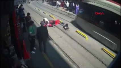 Sirkeci'deki ilginç kaza kamerada