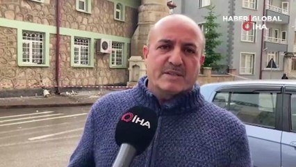 Cuma namazı sırasında cami minaresine yıldırım isabet etti
