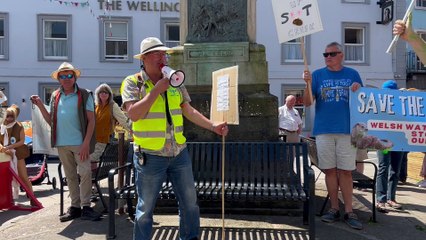 Protestors boo a Welsh Water van as it passes through Brecon