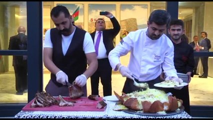 Piatti tipici per celebrare il Giorno dell'Indipendenza azerbaigiana