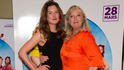 GALA VIDÉO - "Ce n’est pas un ticket gagnant" : Julia Piaton cash sur sa vie de comédienne en tant que fille de Charlotte de Turckheim