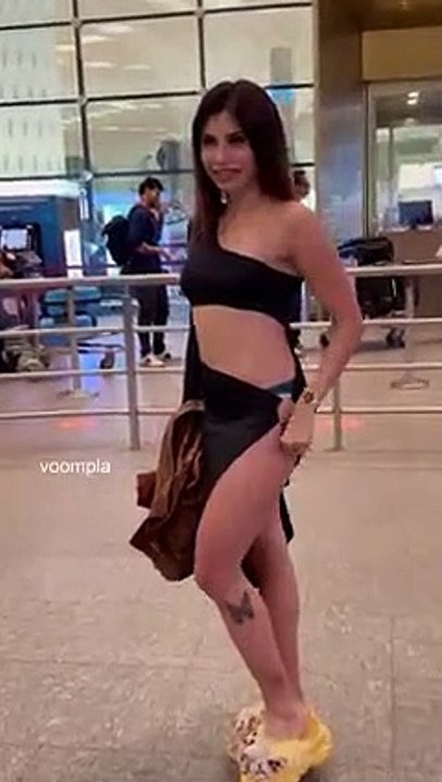 Taniya Chatterjee spotted at the airport as she heads in to catch a flight outta Mumbai