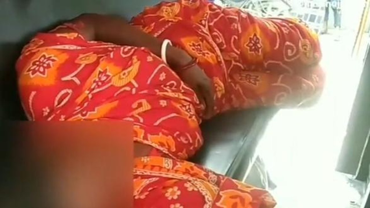 বাচ্চার সামনেই গৃহবধূকে ধর্ষণের চেষ্টা , চিৎকারে শাশুড়ি আসতেই যা দেখলেন...