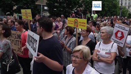 Protestos contra construção de fábrica de baterias na Hungria